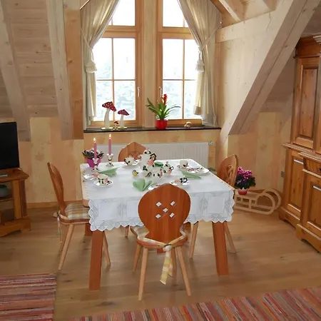 Liebevoll Eingerichtete Mit Balkon Schönwalde
